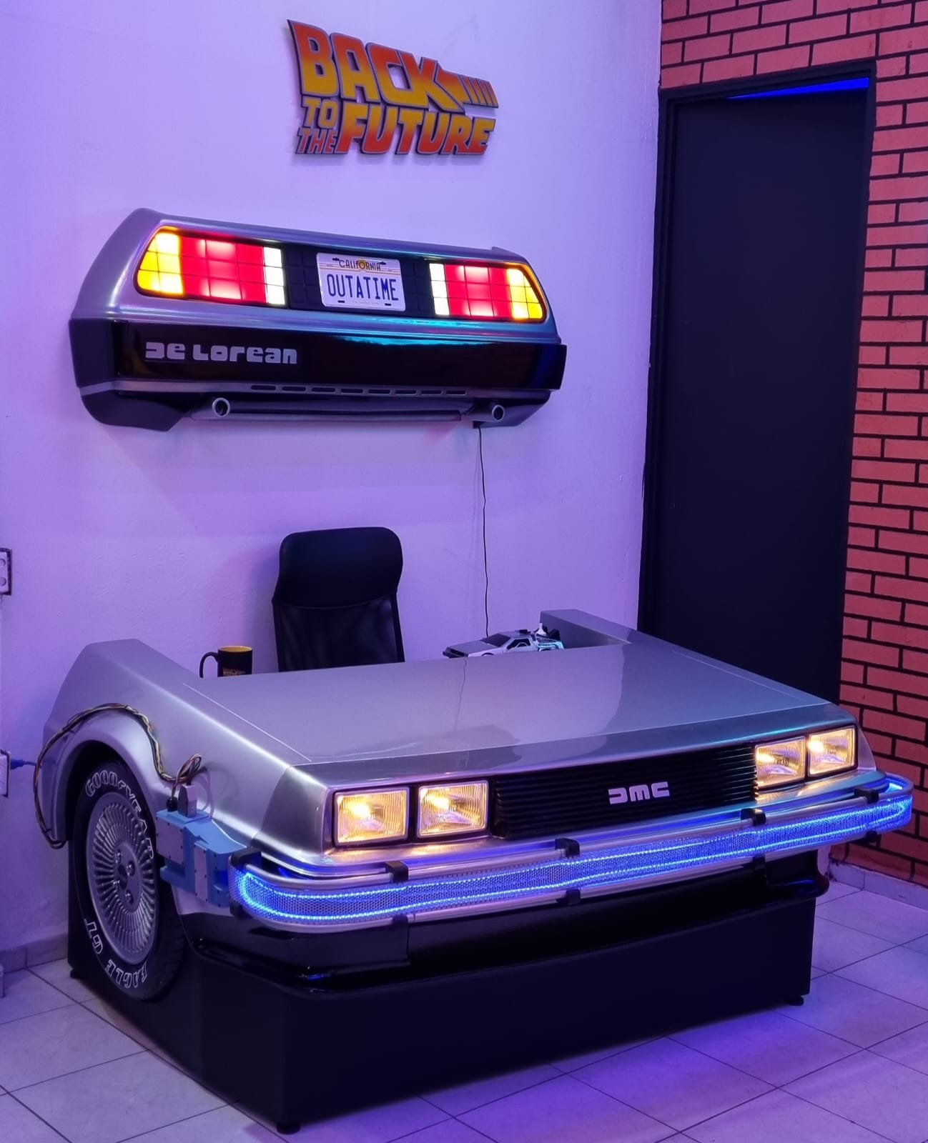 ESCRITORIO DELOREAN / Volver al Futuro