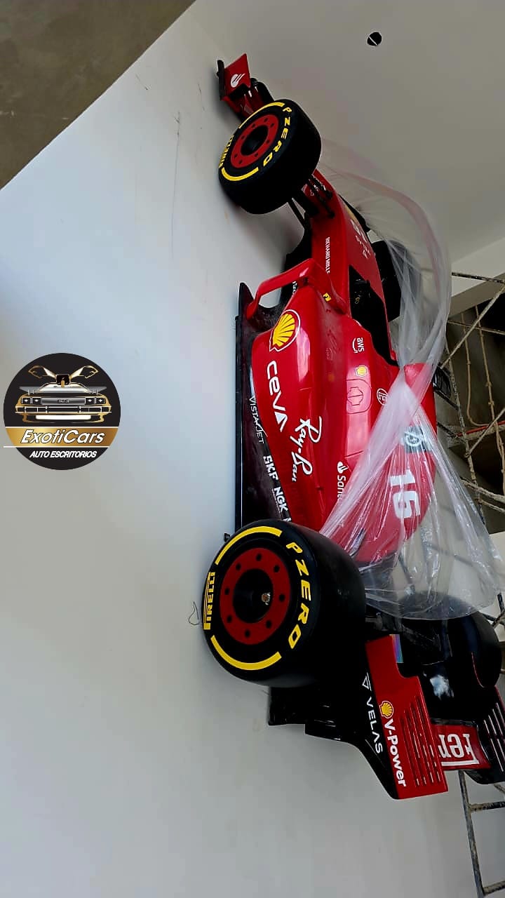 MONOPLAZA F1 decorativo escala real